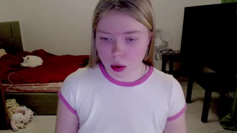 Jennyblonde and Emmabrunette online show from 02-06-25, 10:43