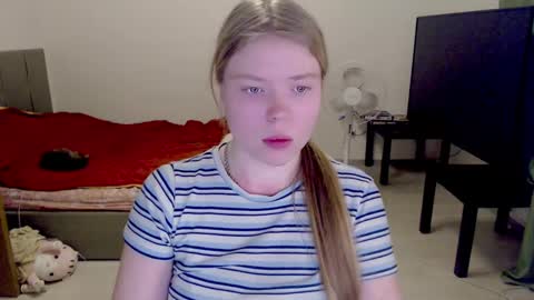 Jennyblonde and Emmabrunette online show from 02-09-25, 09:39