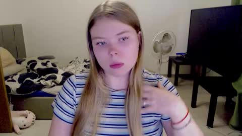 Jennyblonde and Emmabrunette online show from 09-20-25, 02:40