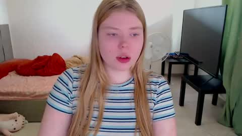 Jennyblonde and Emmabrunette online show from 05-09-26, 11:48
