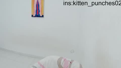 Snapshot of kitten_punches02 chatting on 01-11-26, 11:32 kitten_punches02 online show from 01-11-26, 11:32