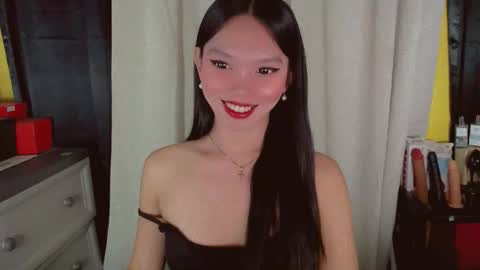 Snapshot of kitteylovesyou chatting on 04-28-26, 10:48 KITTY online show from 04-28-26, 10:48