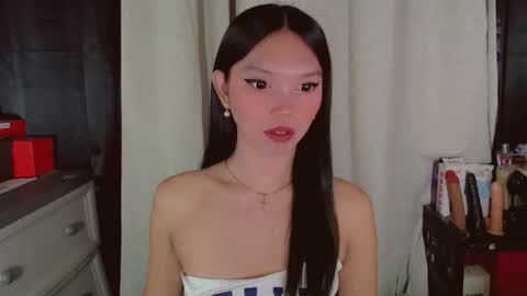 Snapshot of kitteylovesyou chatting on 05-03-26, 08:37 KITTY online show from 05-03-26, 08:37