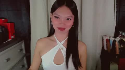 Snapshot of kitteylovesyou chatting on 05-05-26, 09:45 KITTY online show from 05-05-26, 09:45