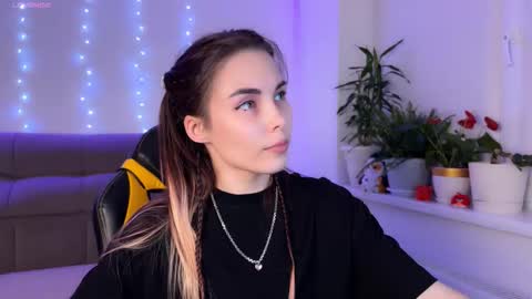 Veronica online show from 09-29-25, 11:42