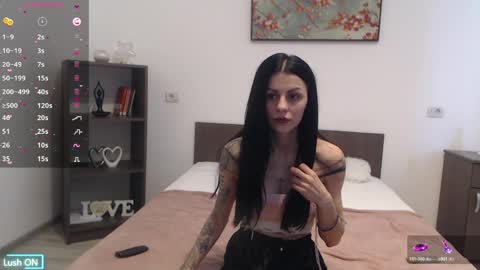 Snapshot of kittiexmoon chatting on 04-04-26, 01:30 Kittie online show from 04-04-26, 01:30