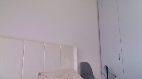 Evelyn online show from 04-25-26, 07:00