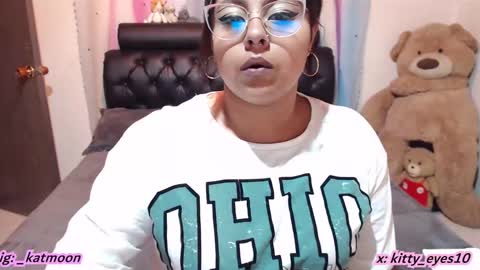 Snapshot of kitty_eyes chatting on 02-01-25, 12:18 kitty online show from 02-01-25, 12:18