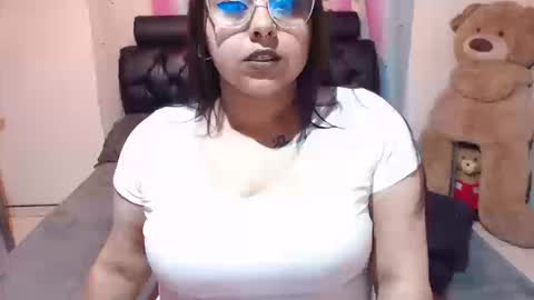 Snapshot of kitty_eyes chatting on 09-22-25, 11:07 kitty online show from 09-22-25, 11:07