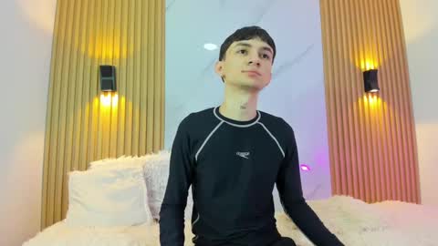 Snapshot of kitty_gill chatting on 12-17-24, 11:06 kitty_gill online show from 12-17-24, 11:06
