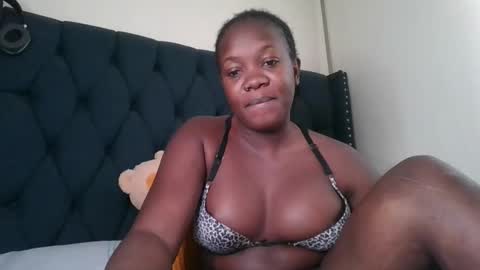 Snapshot of kitty_kerry chatting on 10-21-25, 05:52 kitty_kerry online show from 10-21-25, 05:52