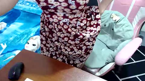 Snapshot of kitty_kity chatting on 11-21-25, 09:13 Kate online show from 11-21-25, 09:13