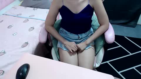 Snapshot of kitty_kity chatting on 12-19-25, 04:25 Kate online show from 12-19-25, 04:25