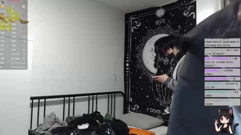 Kitty online show from 11-25-25, 11:16