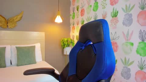 K I T T Y online show from 11-08-25, 12:49