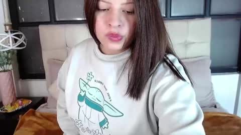 Snapshot of kitty_vibes_ chatting on 11-02-25, 08:22 K I T T Y   online show from 11-02-25, 08:22