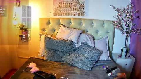 Snapshot of kitty_vibes_ chatting on 11-24-25, 07:24 K I T T Y online show from 11-24-25, 07:24