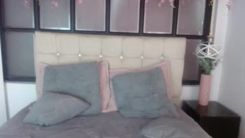 Snapshot of kitty_vibes_ chatting on 12-14-25, 08:46 K I T T Y online show from 12-14-25, 08:46