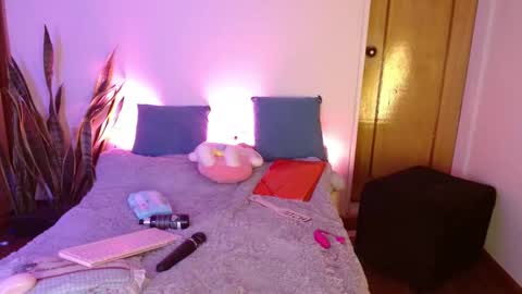 LAURA  help me reach 100likes online show from 09-23-25, 06:05