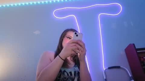 Snapshot of kittykat_1999 chatting on 10-01-25, 04:40 kittykat 1999 online show from 10-01-25, 04:40