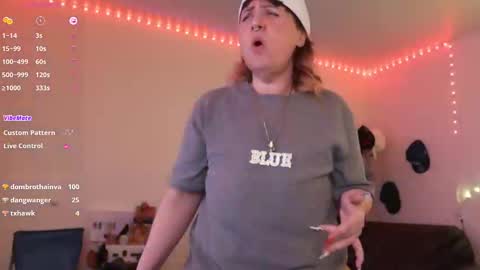 Snapshot of kittykay86 chatting on 02-17-25, 09:35 Bella Blue BBW online show from 02-17-25, 09:35