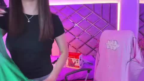Sarah online show from 06-19-26, 03:05