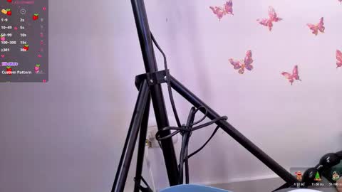 Snapshot of kittyroses chatting on 11-24-25, 12:10 Kitty online show from 11-24-25, 12:10