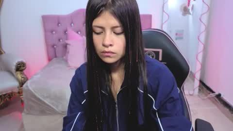 Snapshot of kittystar_tay chatting on 09-29-25, 11:48 Kitty  online show from 09-29-25, 11:48