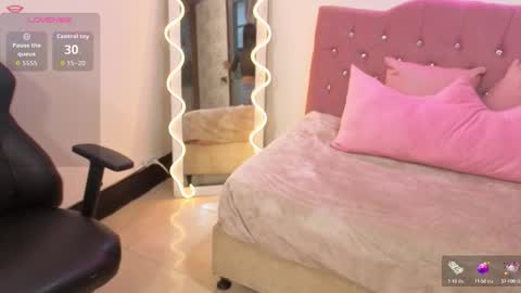 Snapshot of kittystar_tay chatting on 10-12-25, 11:42 Kitty  online show from 10-12-25, 11:42