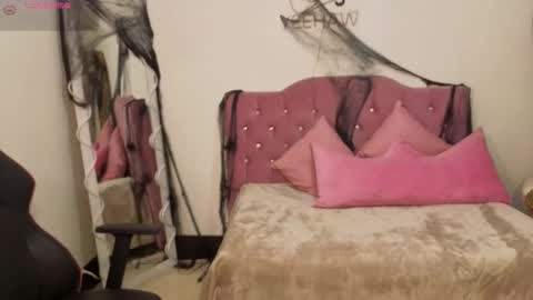 Snapshot of kittystar_tay chatting on 10-25-25, 11:40 Kitty  online show from 10-25-25, 11:40