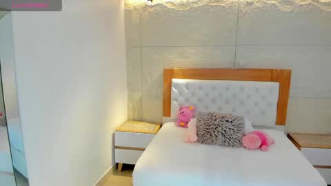  K I T T  Y  online show from 03-31-26, 12:27