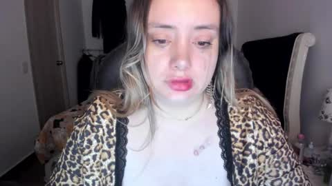 Snapshot of kittywantslove23 chatting on 09-20-25, 10:44 kittywantslove23 online show from 09-20-25, 10:44