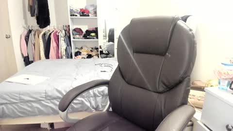 Snapshot of kittywantslove23 chatting on 10-04-25, 11:36 kittywantslove23 online show from 10-04-25, 11:36