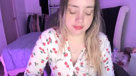 Snapshot of kittywantslove23 chatting on 10-08-25, 10:40 kittywantslove23 online show from 10-08-25, 10:40