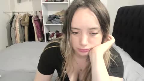 Snapshot of kittywantslove23 chatting on 10-16-25, 11:06 kittywantslove23 online show from 10-16-25, 11:06