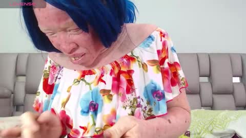 Snapshot of kittywhiteass chatting on 10-12-25, 07:02 kittywhiteass online show from 10-12-25, 07:02