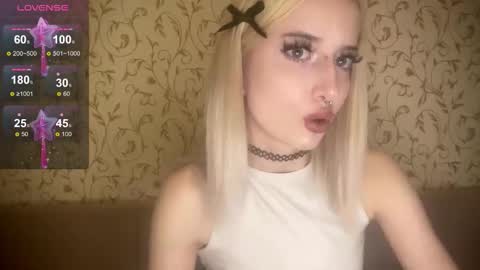 Snapshot of kittywithu chatting on 10-21-25, 05:24 kittywithu online show from 10-21-25, 05:24