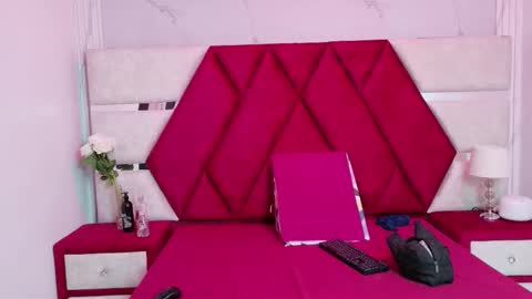 Snapshot of kity_spiderr chatting on 09-12-25, 12:27 Luisa y Jairo online show from 09-12-25, 12:27