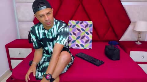 Snapshot of kity_spiderr chatting on 10-13-25, 12:16 Luisa y Jairo online show from 10-13-25, 12:16