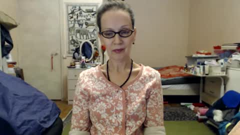 Snapshot of kiuminberry chatting on 12-24-24, 12:55 KiuminBerry online show from 12-24-24, 12:55