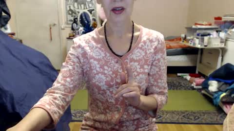 Snapshot of kiuminberry chatting on 12-27-24, 12:45 KiuminBerry online show from 12-27-24, 12:45