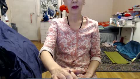 Snapshot of kiuminberry chatting on 02-16-25, 01:05 KiuminBerry online show from 02-16-25, 01:05