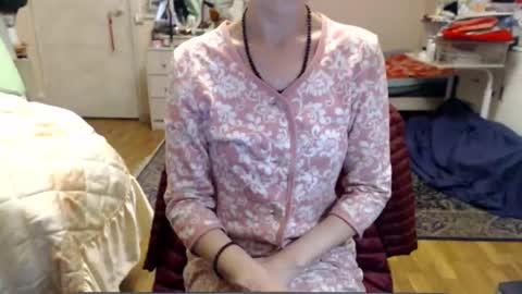 Snapshot of kiuminberry chatting on 10-11-25, 03:54 KiuminBerry online show from 10-11-25, 03:54