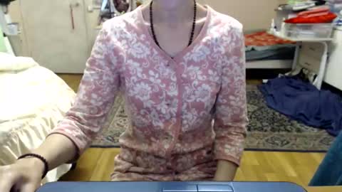 Snapshot of kiuminberry chatting on 10-22-25, 10:26 KiuminBerry online show from 10-22-25, 10:26