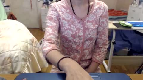 Snapshot of kiuminberry chatting on 11-02-25, 09:00 KiuminBerry online show from 11-02-25, 09:00