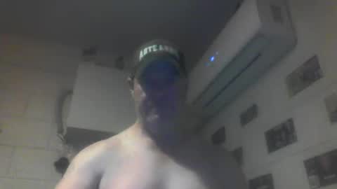 Snapshot of kiwiguy19773 chatting on 05-25-26, 06:52 kiwiguy19773 online show from 05-25-26, 06:52