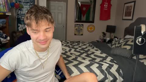 Snapshot of kjpeace chatting on 12-17-24, 03:49 Kyle online show from 12-17-24, 03:49