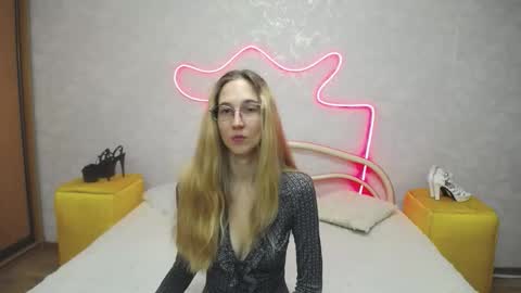 Klary online show from 09-27-25, 05:12