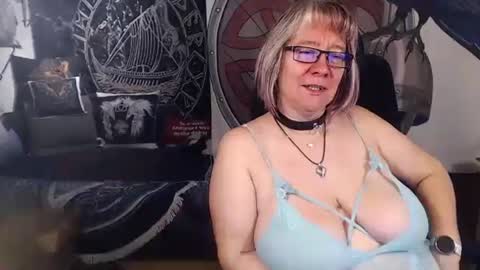 Michelle online show from 10-22-25, 06:24