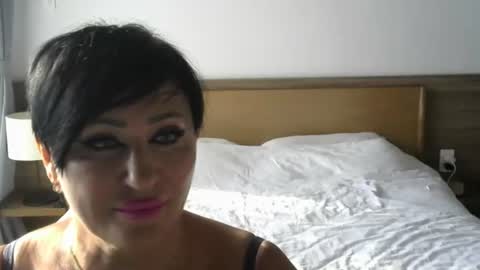 Snapshot of kleo901854860422 chatting on 06-14-26, 09:44 kleo901854860422 online show from 06-14-26, 09:44